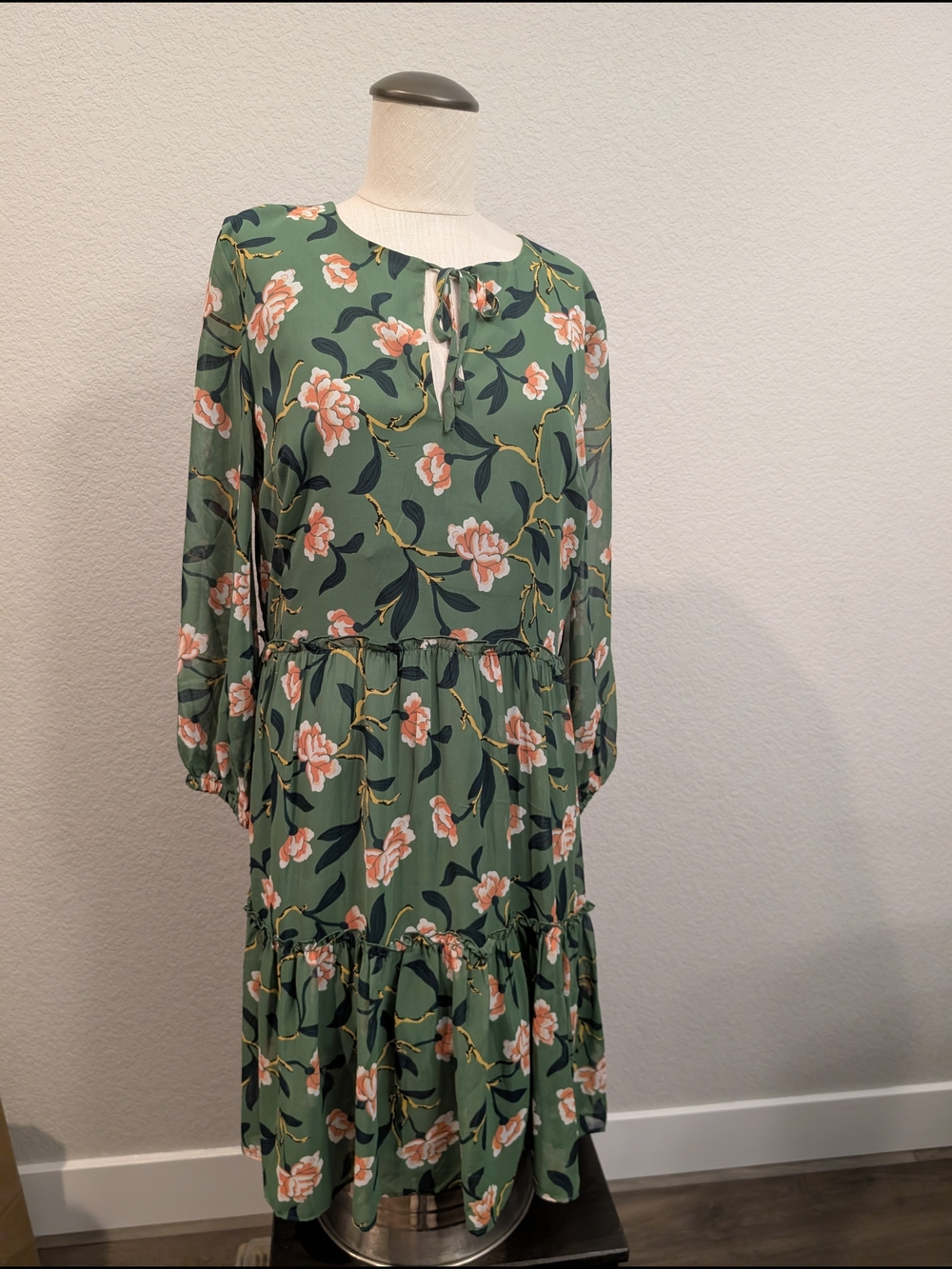 Ann Taylor Sz 10 Sage Green Floral Tie-Front Long Sleeve Midi Dress